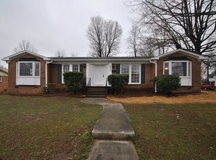 2210 New Castle Rd, Greensboro, NC 27406