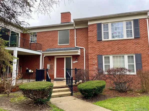 27653 W Echo Valley Unit 211, Farmington Hills, MI 48334