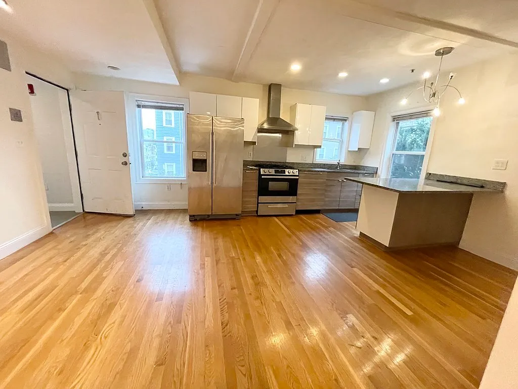 Building Photo - 128 Hillside St #1A