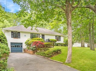 116 Argonne Rd E, Hampton Bays, NY 11946