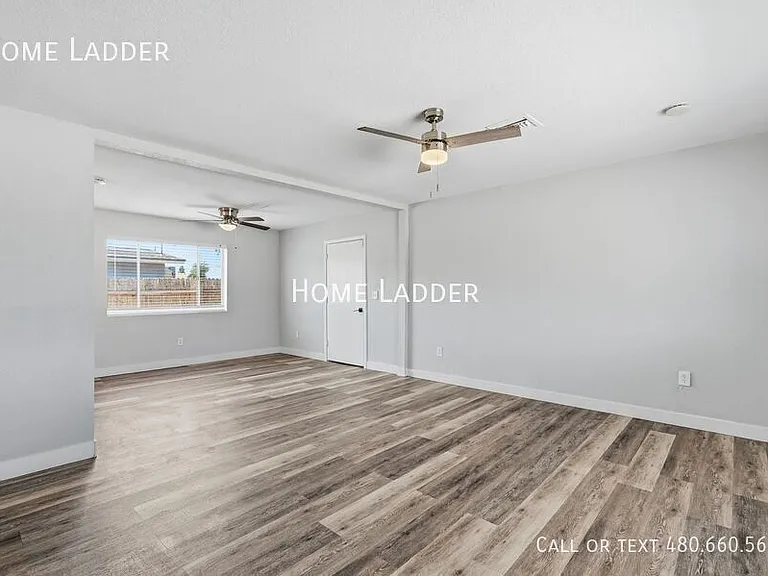 1125 E 1st St — Photo 5
