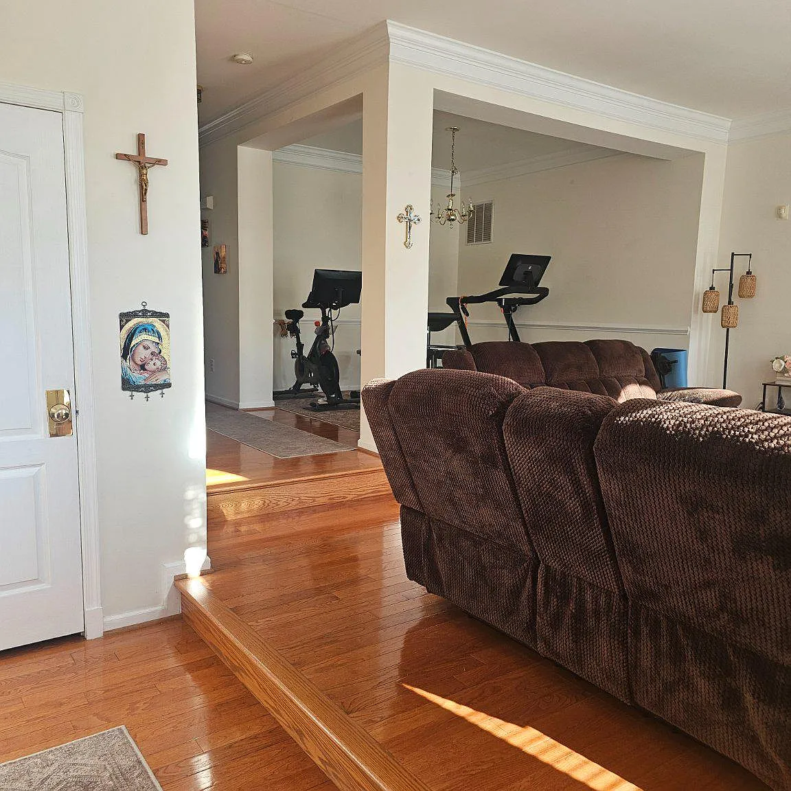 3 bed, 2.5 bath, 2582 sqft, $3,200 — Photo 3