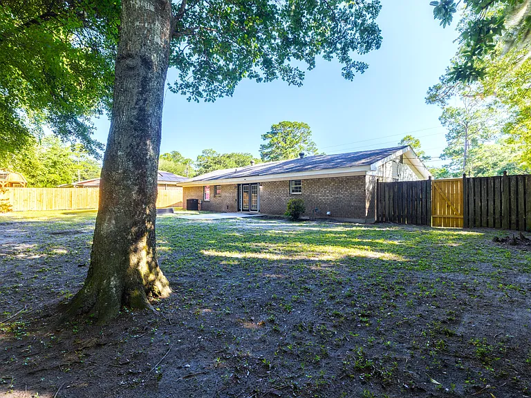 306 Floyd St — Photo 32