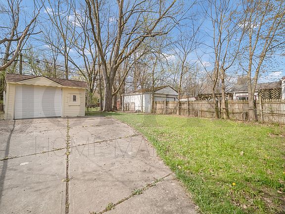 3rd image of 19300 Sunset Dr