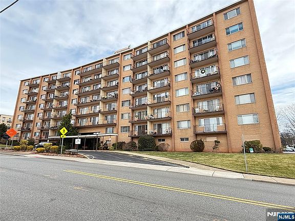 2nd image of 265 Main St APT 702