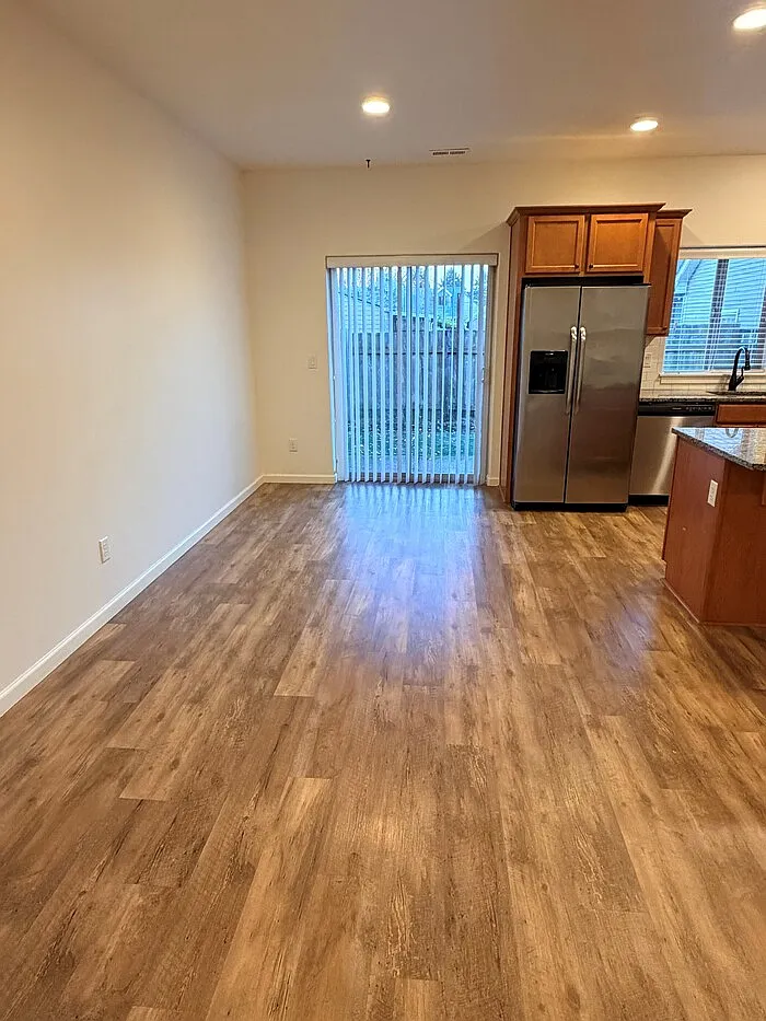 3 bed, 2.5 bath, 1628 sqft, $2,495 — Photo 4
