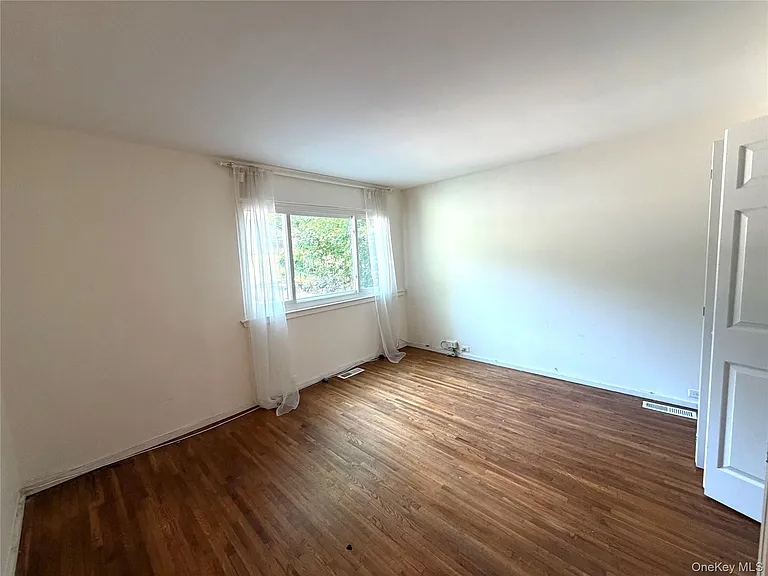 77 Sands Point Rd #1 — Photo 16