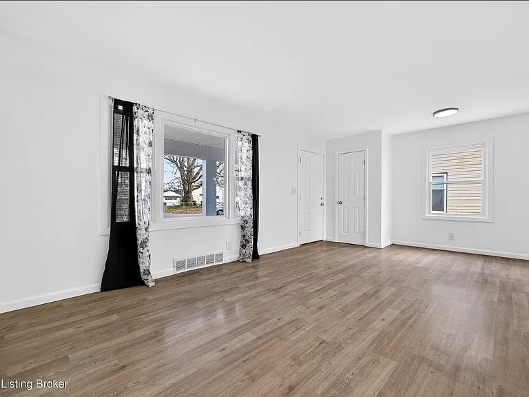 418 W Southside Ct — Photo 3