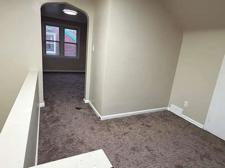 6835 Rosemont Ave — Photo 10