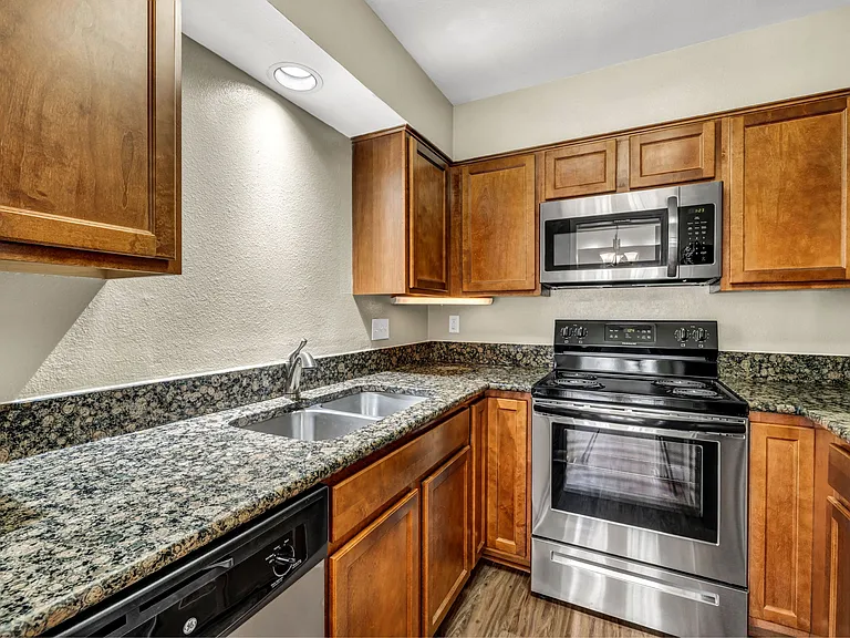 The Tuscany Apartments — Photo 27