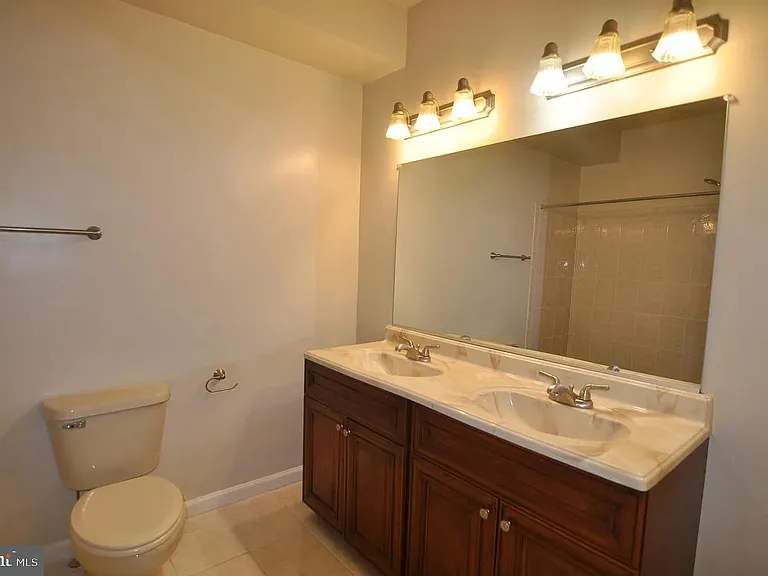 Bathroom 2-3