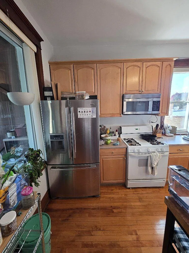 3 bed, $2,385 — Photo 3