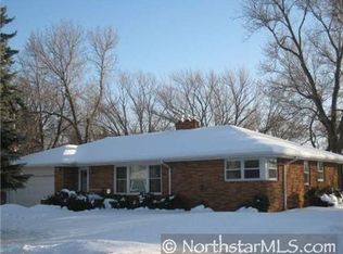 1122 Sextant Ave W, Roseville, MN 55113