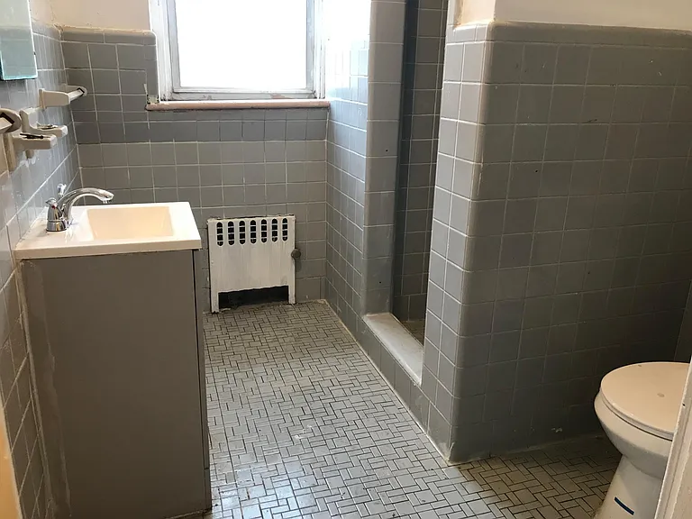 20 Duncan Ave — Photo 8