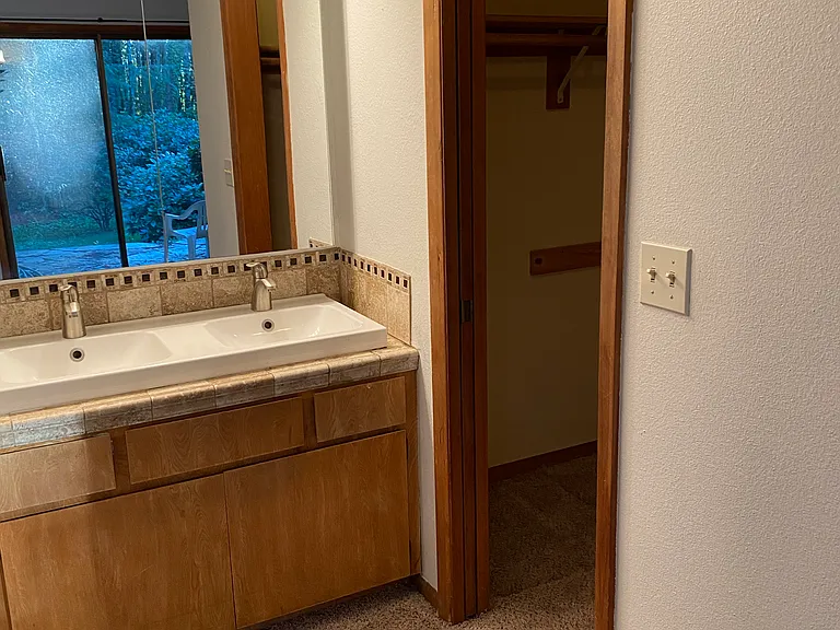 2558 Troy Ct — Photo 14