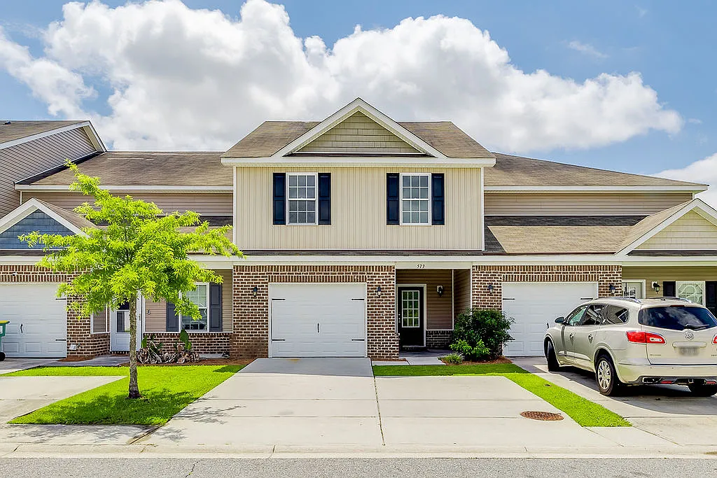 3 bed, 2.5 bath, 1728 sqft, $1,800 — Photo 1