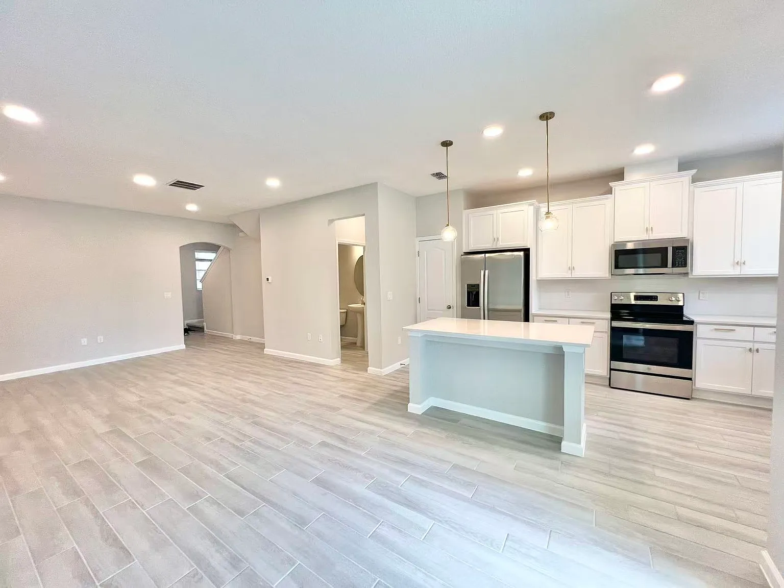 3 bed, 2.5 bath, 1669 sqft, $2,500 — Photo 4