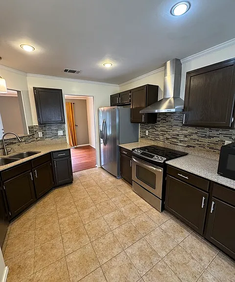 13815 Stone Hollow Dr — Photo 8