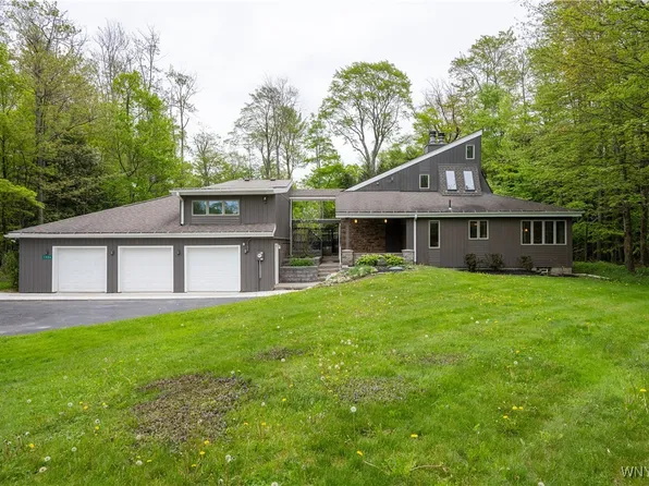 1906 Center St, East Aurora, NY 14052