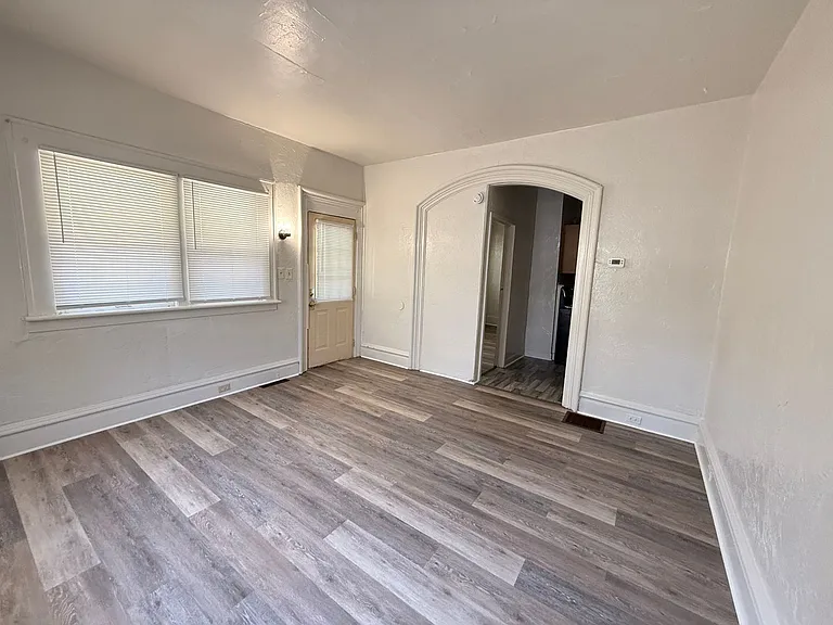 313 W Ganson St — Photo 3