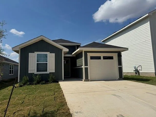 4 bed, 2.0 bath, 1480 sqft, $2,000 — Photo 2