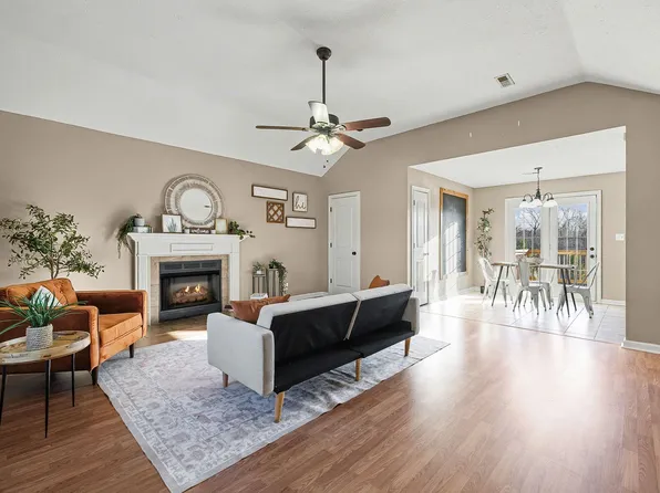1304 Freedom Dr, Clarksville, TN 37042