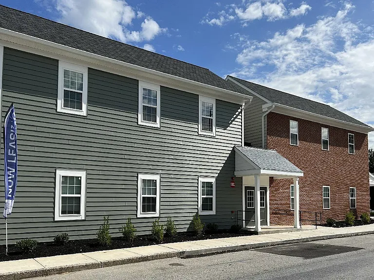 421 W King St — Photo 15