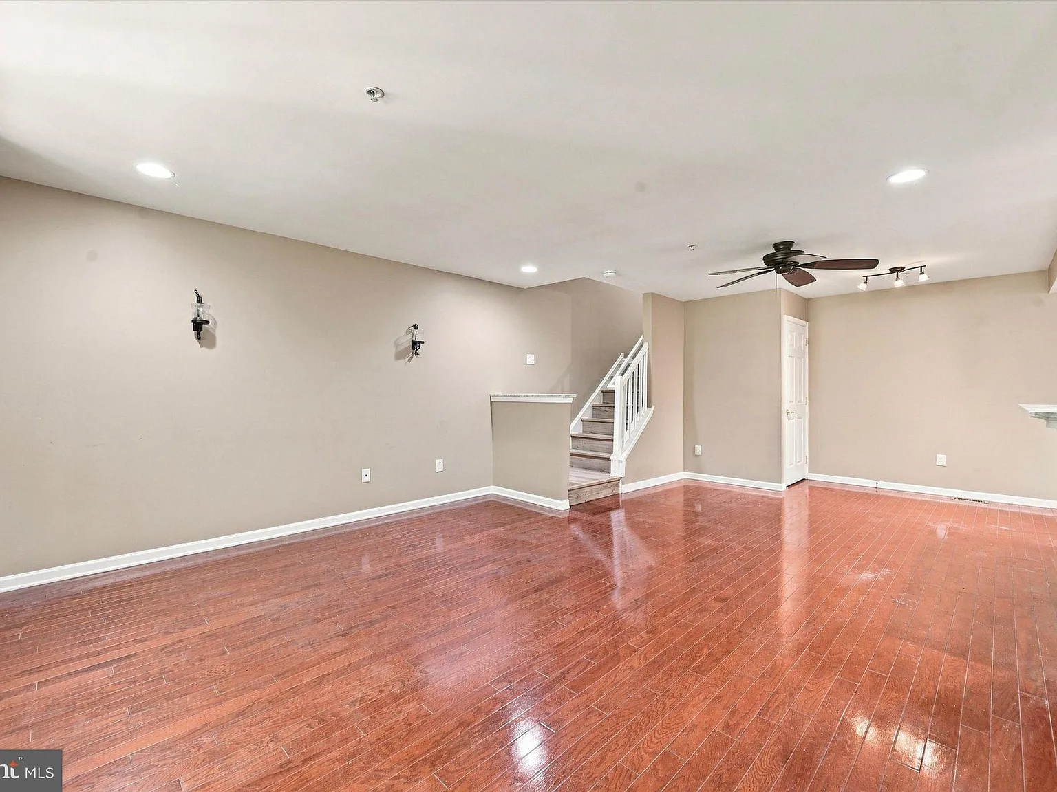 2 bed, 2.5 bath, 1258 sqft, $2,500 — Photo 3