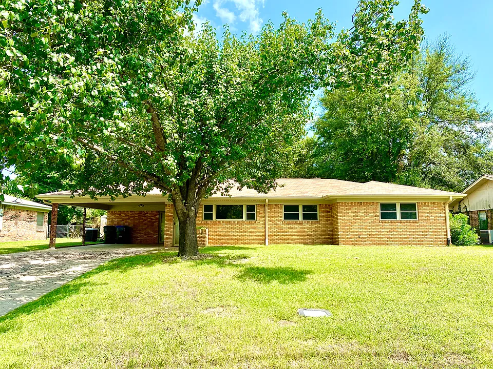 1302 Columbia Dr