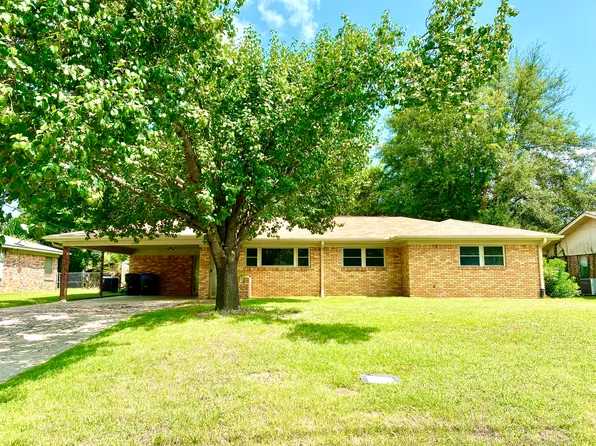 1302 Columbia Dr, Longview, TX 75601