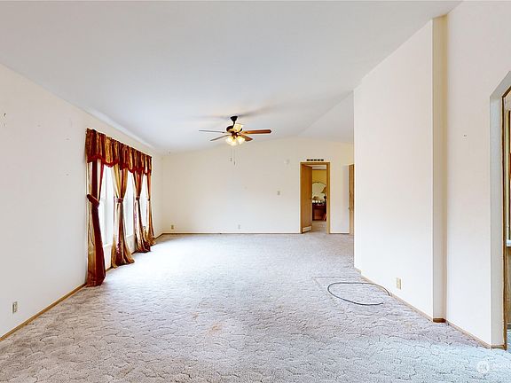 3rd image of 957 NE Dawson Street
