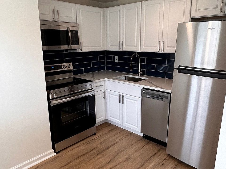 Kitchen-Renovated (2BD-Bradford 800SF)