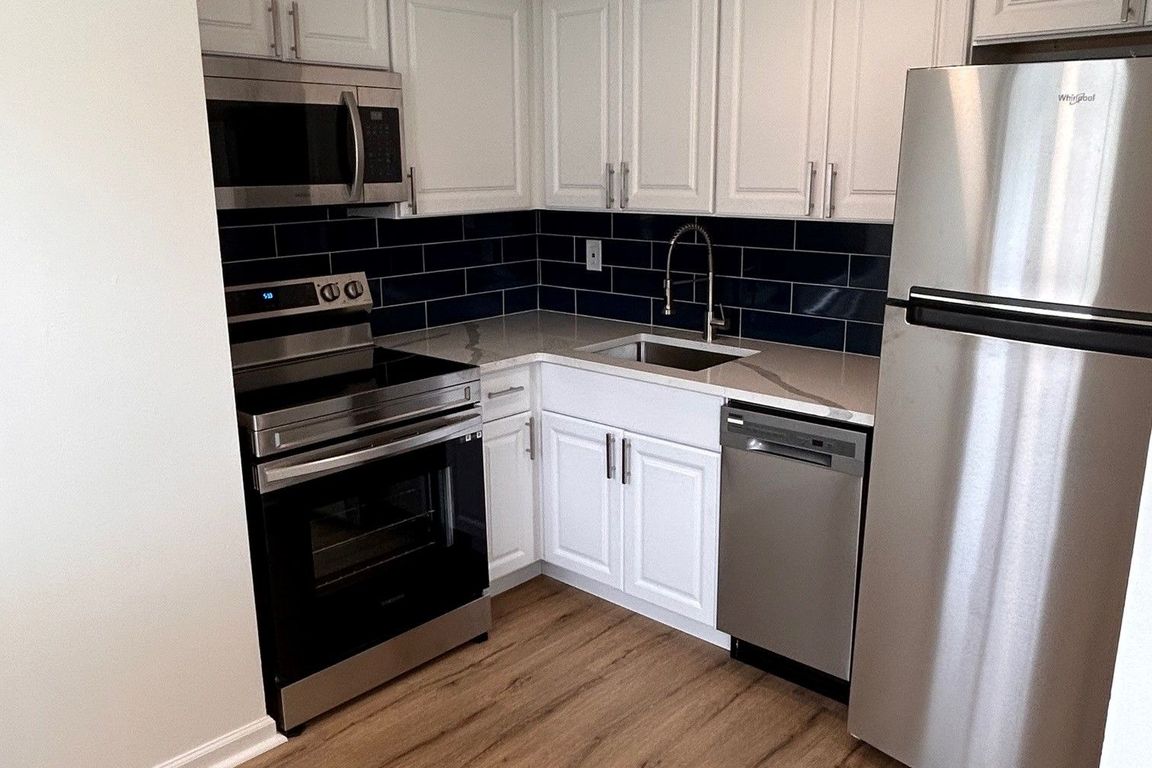 Kitchen-Renovated (2BD-Bradford 800SF)