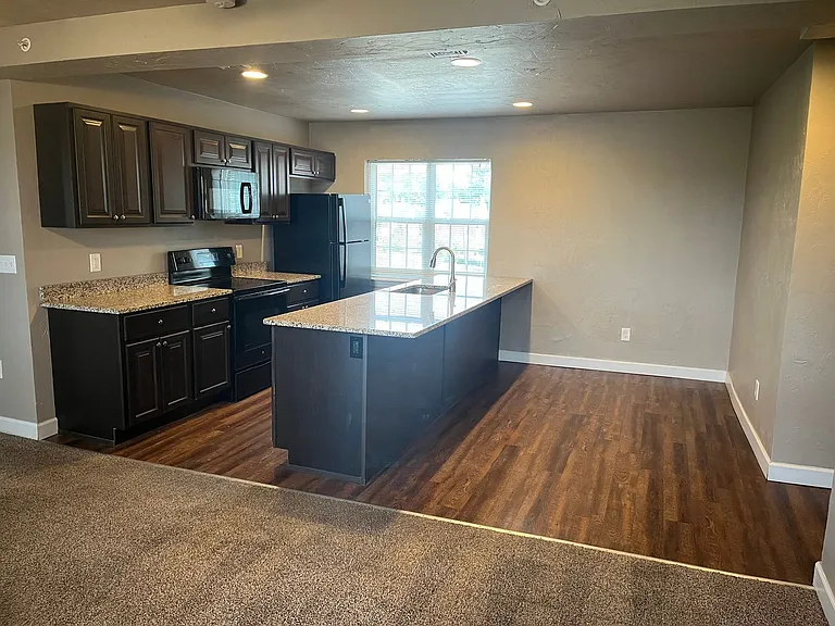 Elm Terrace Apartments — Photo 14