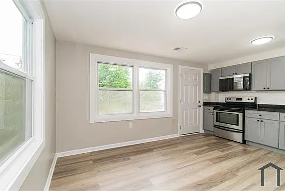 1335 Mantle St — Photo 9