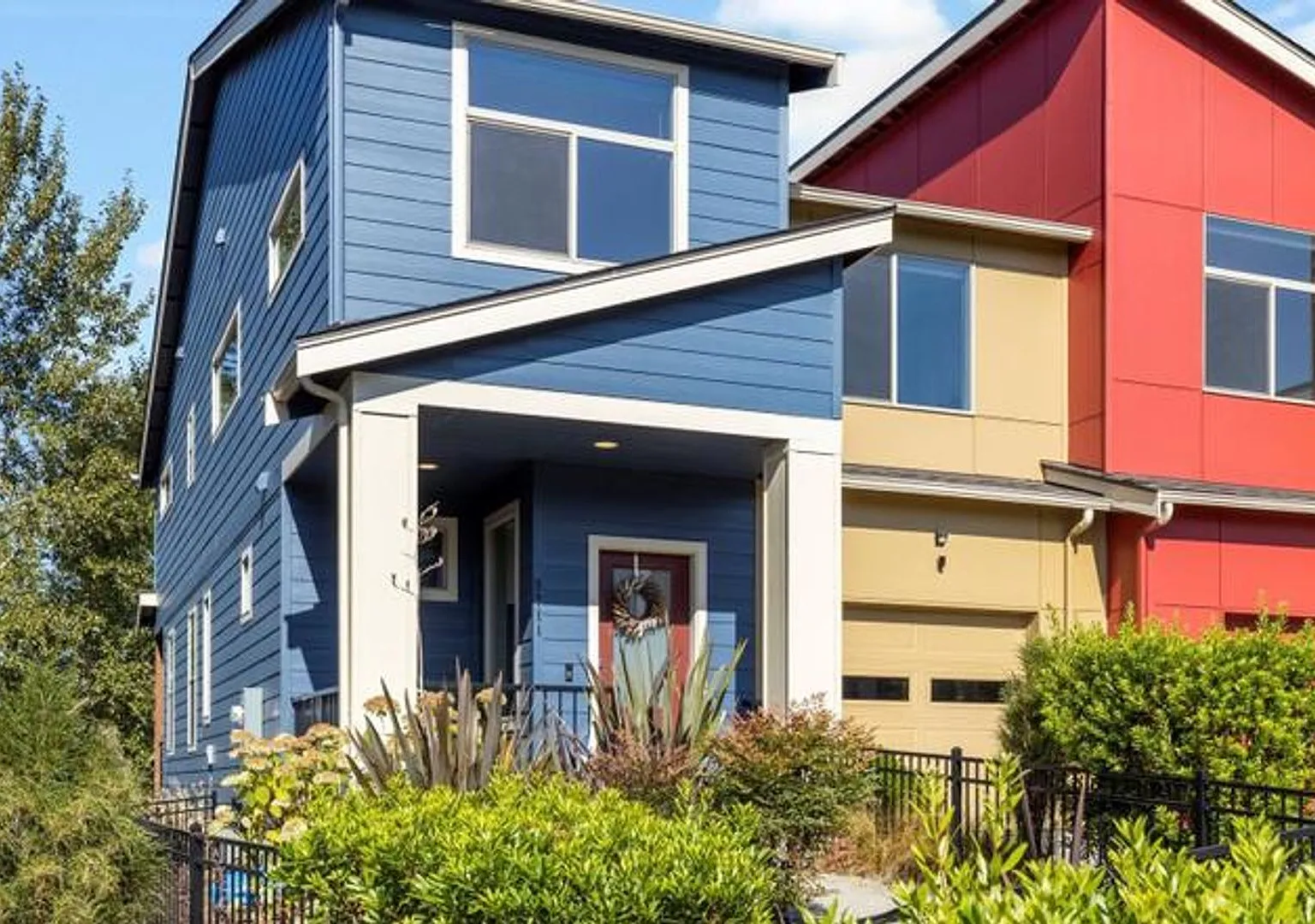 Spacious 4BR End-Unit Townhome + Bonus/Flex Room | A/C | Garage | Greenbelt Views — Photo 1