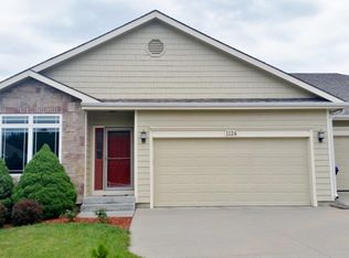 1124 SW Red Oaks Ct, Topeka, KS 66615