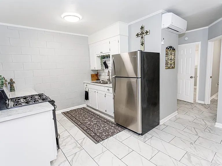 1632 Rev Manual St — Photo 1