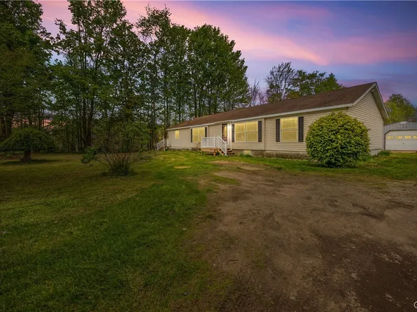 8856 Smokey Hollow Rd, Baldwinsville, NY 13027