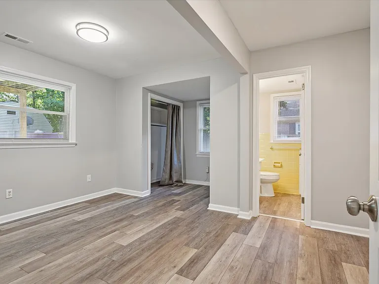 112 Leslie Dr — Photo 52