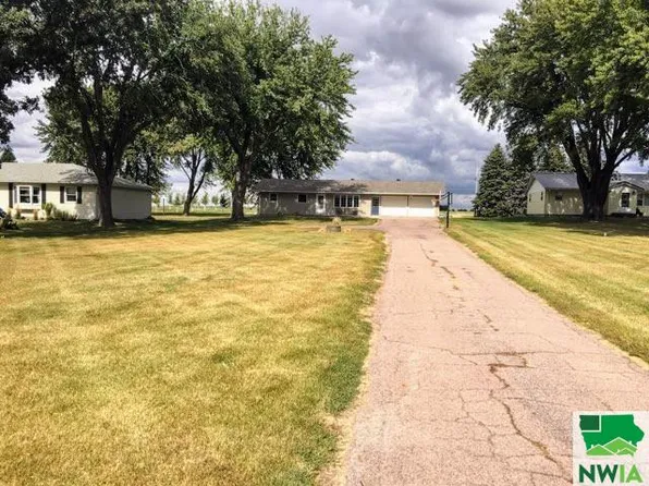 2441 Park St, Sheldon, IA 51201