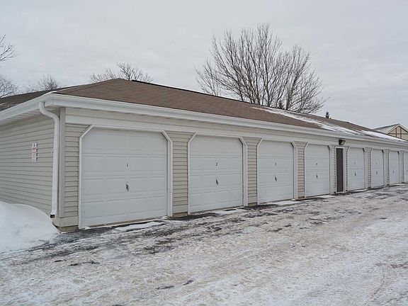 2nd image of N110W16867 Ashbury Cir Unit 1