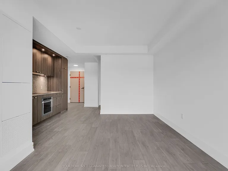 858 Dupont St #717 — Photo 15