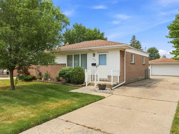 31319 Newport Dr, Warren, MI 48088