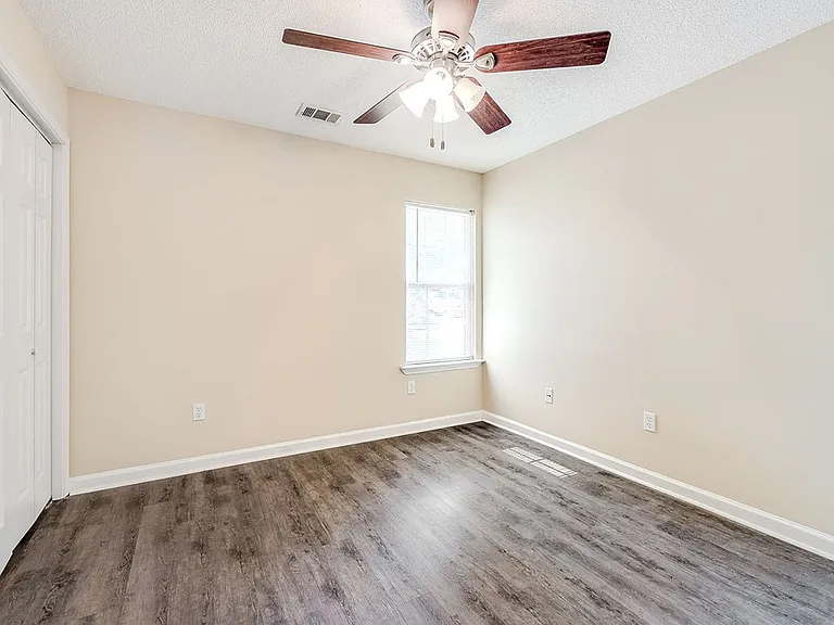 106 Mustang Dr — Photo 16