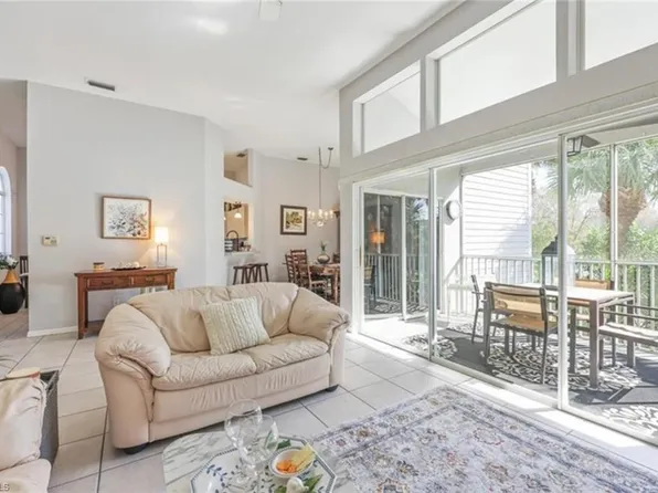 2560 Citrus Lake DR #V201, NAPLES, FL 34109