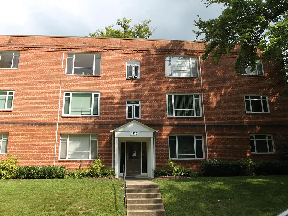 10417 Montrose Ave #202