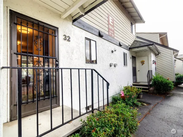 1814 Maple Lane #E32, Kent, WA 98030