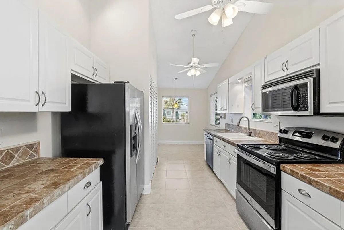 Building Photo - 9770 Nickels Blvd #405