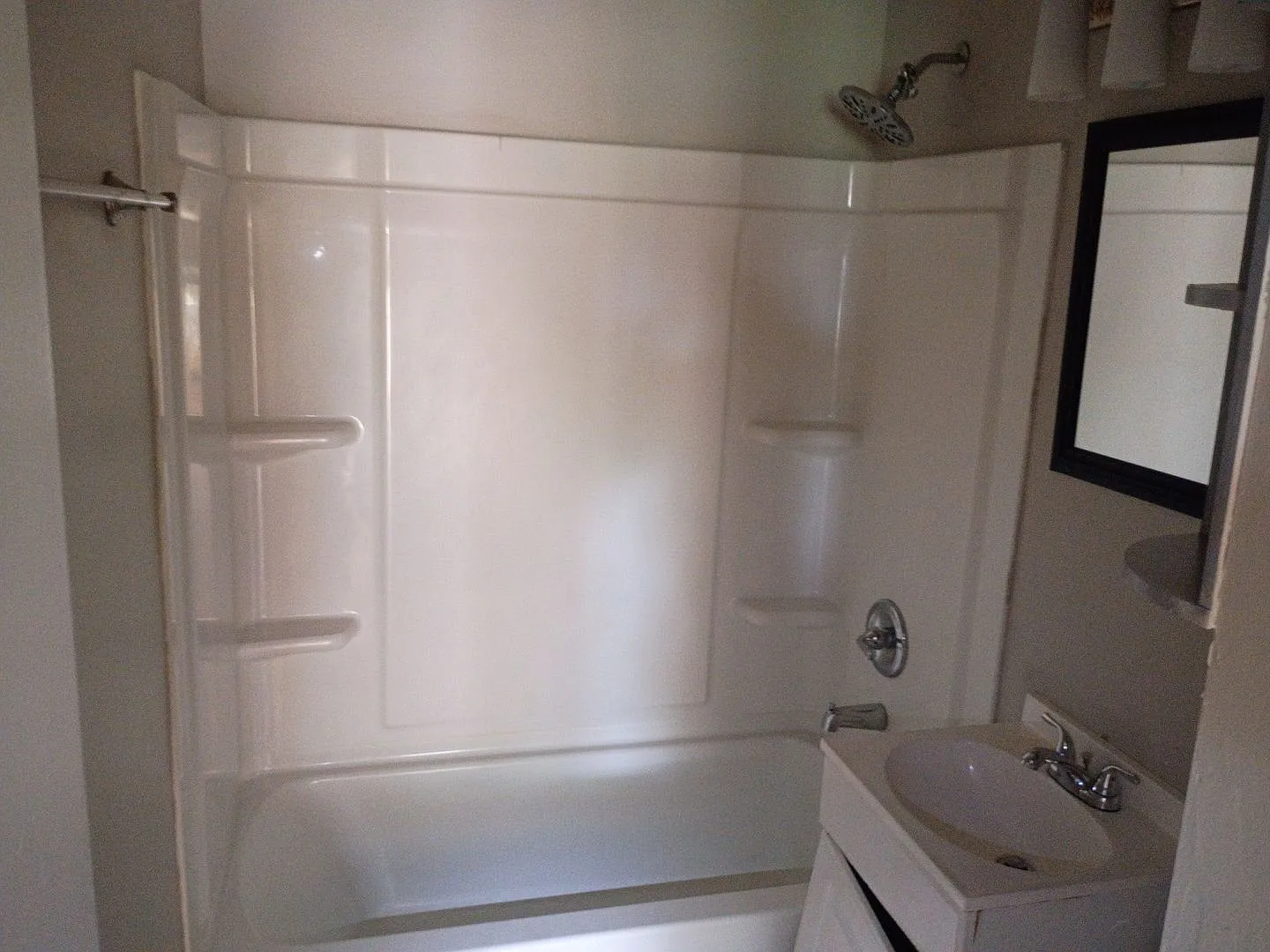 Very Nice 3 Bedroom single 1 car garage 1/2 off First months rent! — Photo 4